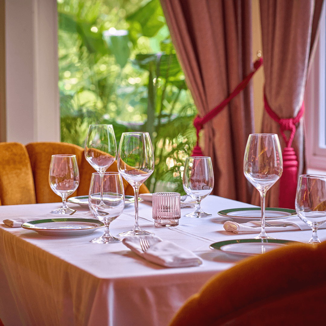 Contessa Miami table setting